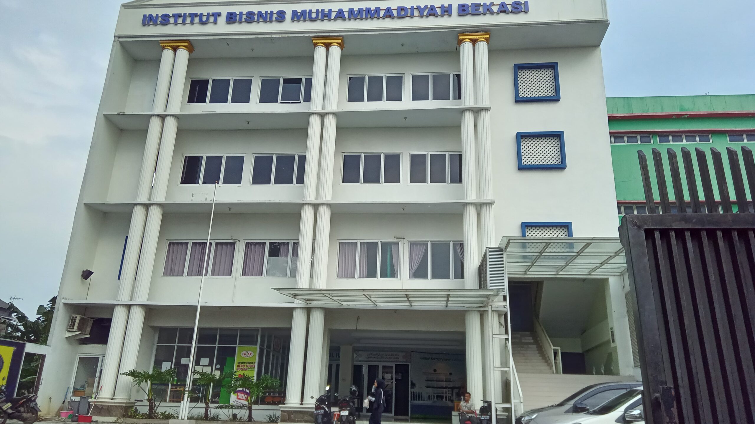 SATU DEKADE IBM BEKASI: DARI IBM BEKASI MENDIDIK GENERASI BERKEMAJUAN UNTUK NEGERI